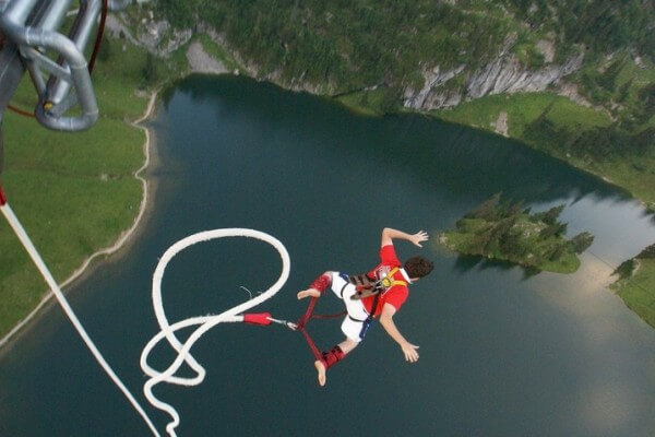 Bungee jumper